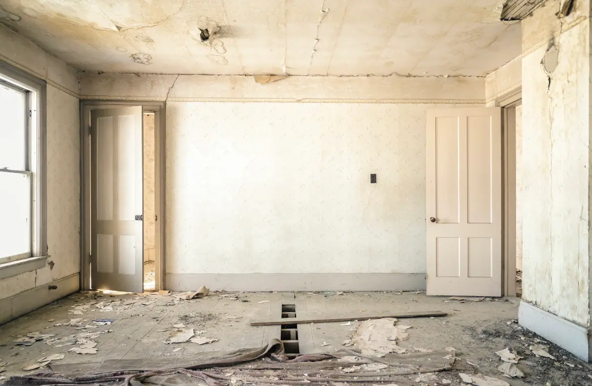 Waste disposal crew managing a cleanout project in Silver Firs